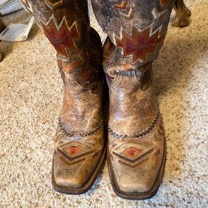 Corral vintage women’s western boots, Aztec design, used in great condition